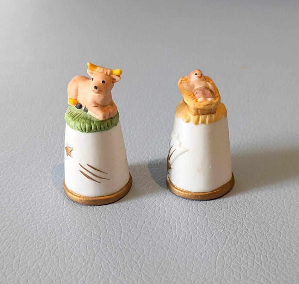1986‎ Enesco Nativity Porcelain Thimble Set Baby Jesus in Manger & Ox Christmas
